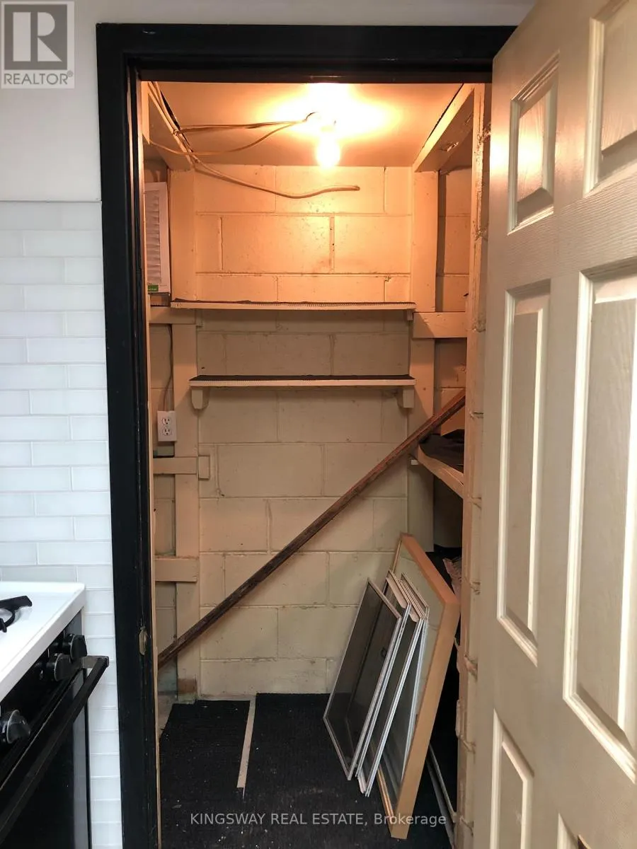 1489 SANDGATE CRESCENT