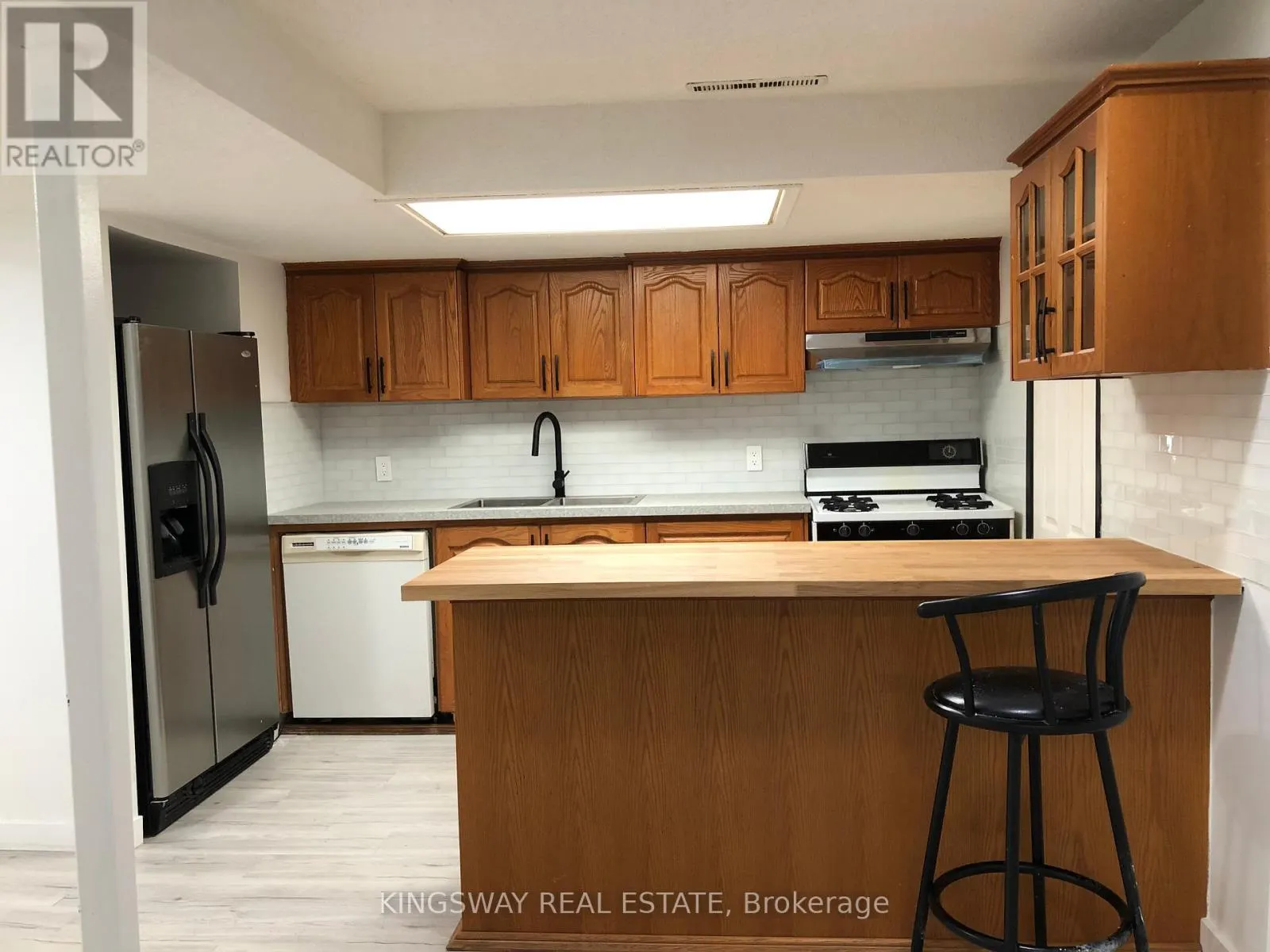 1489 SANDGATE CRESCENT