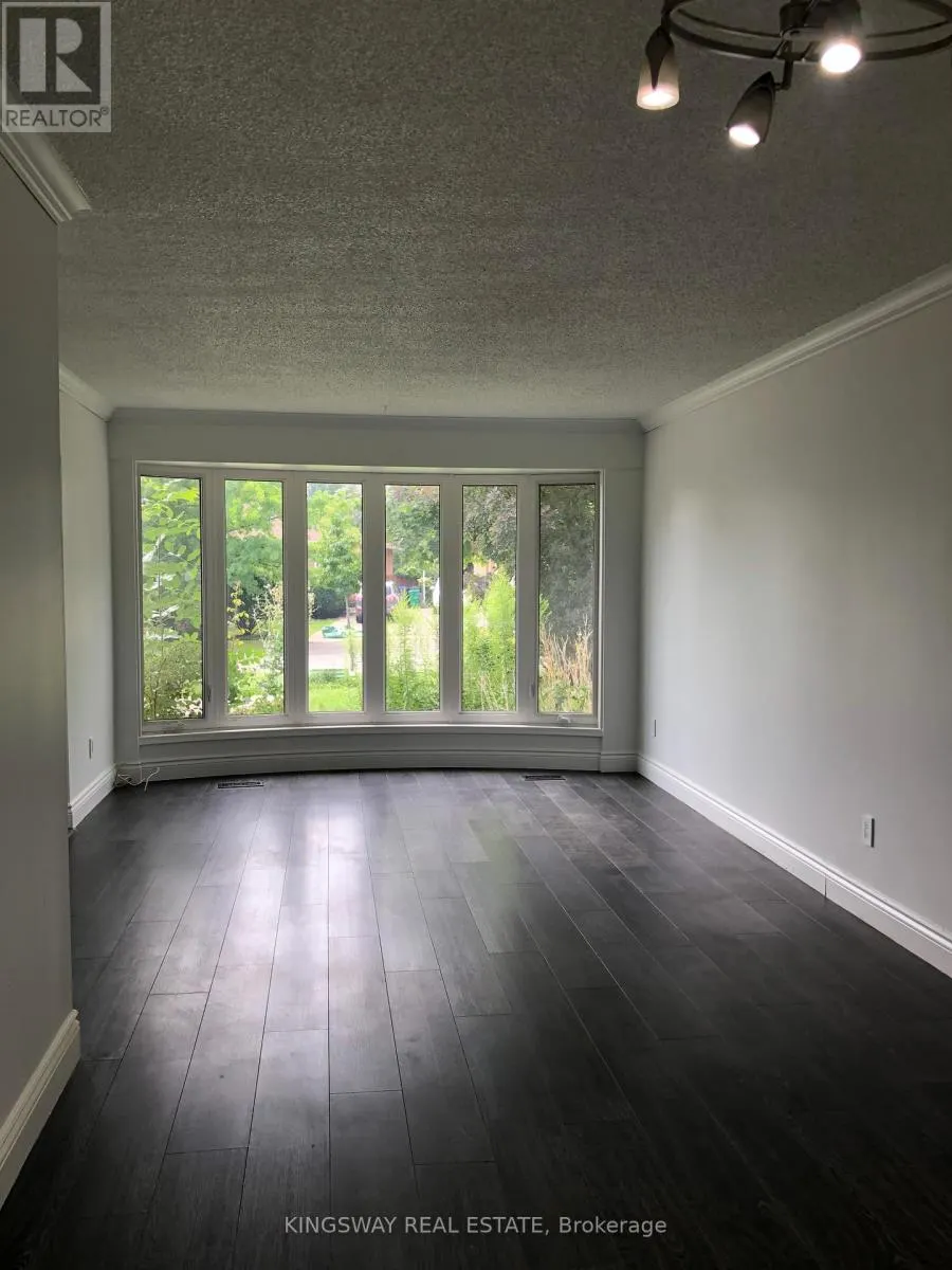 1489 SANDGATE CRESCENT