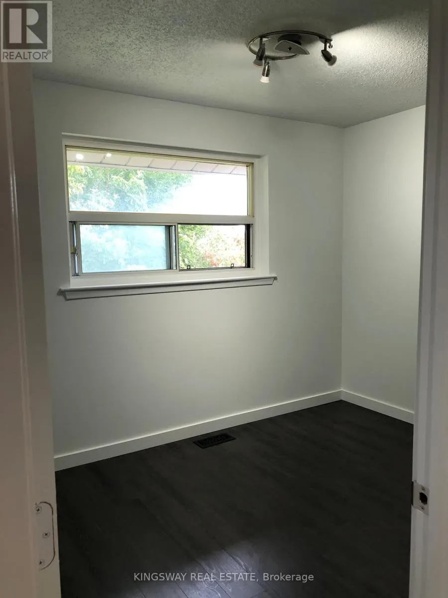 1489 SANDGATE CRESCENT