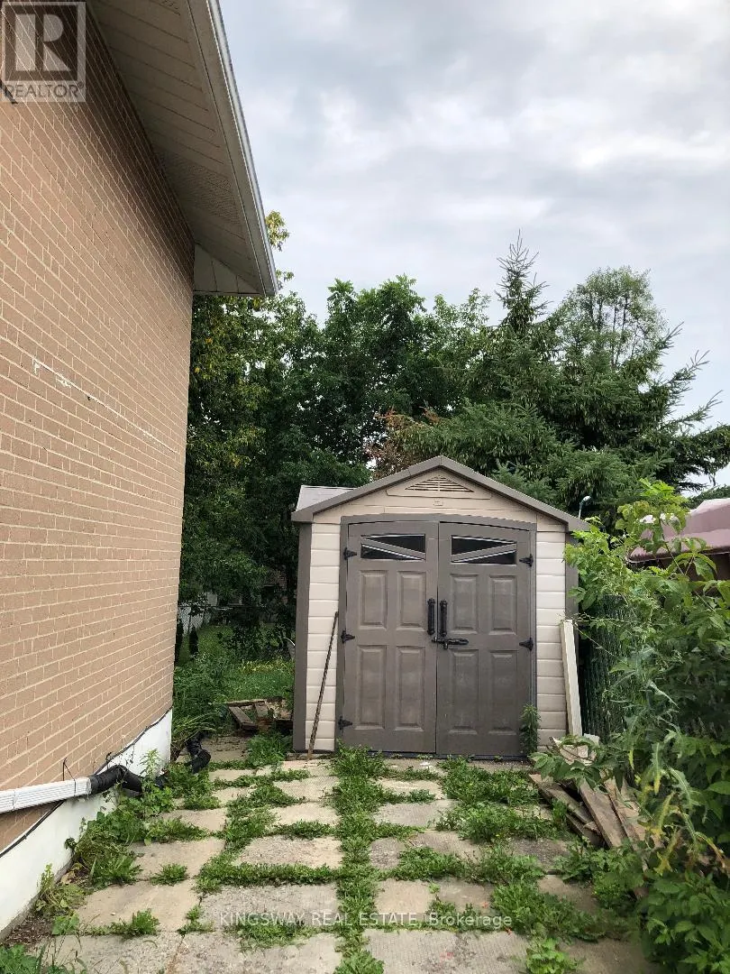 1489 SANDGATE CRESCENT
