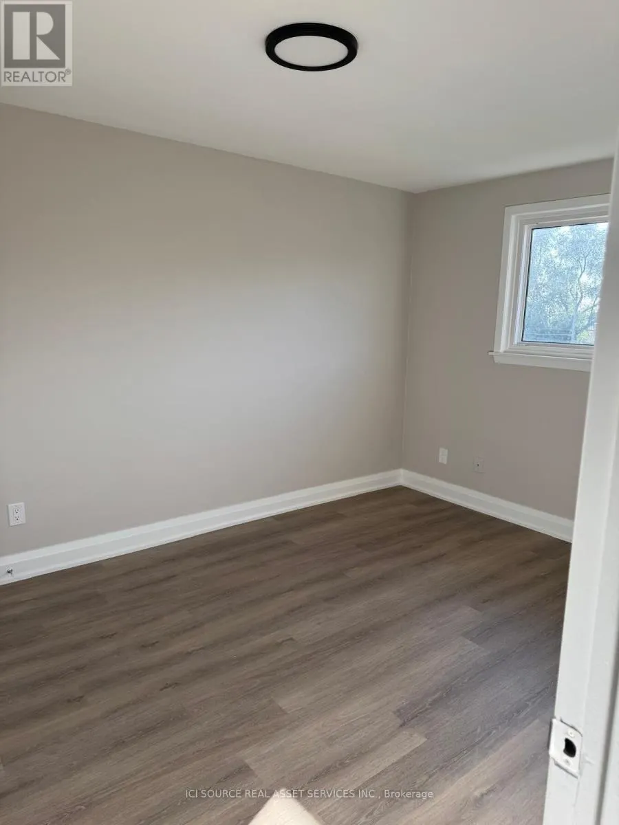 UPPER - 34 RITA DRIVE