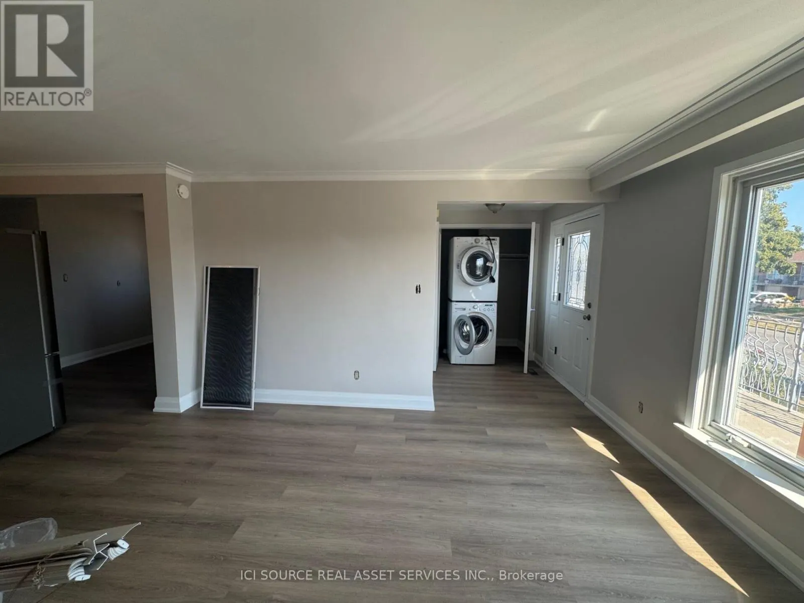UPPER - 34 RITA DRIVE