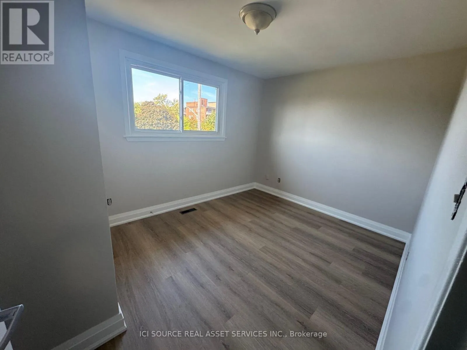 UPPER - 34 RITA DRIVE