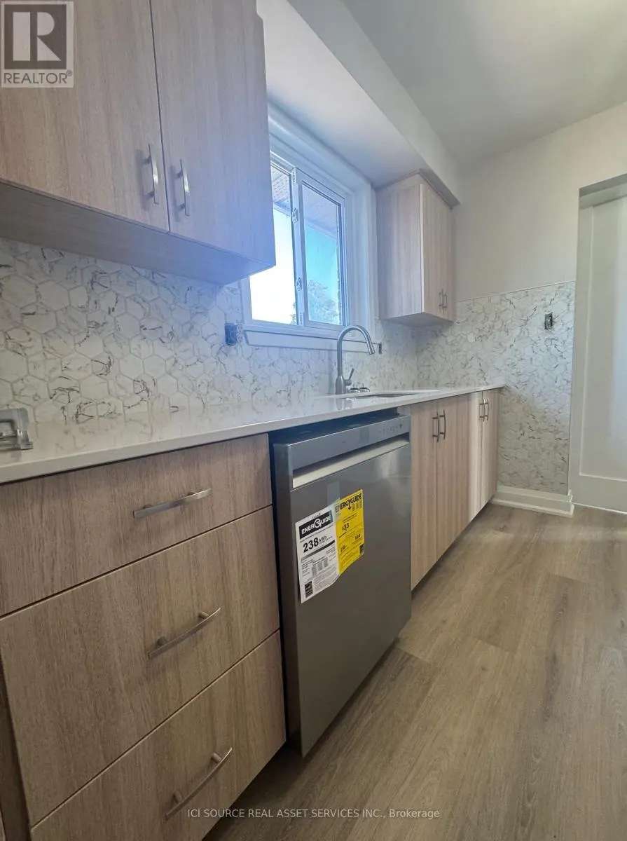 UPPER - 34 RITA DRIVE