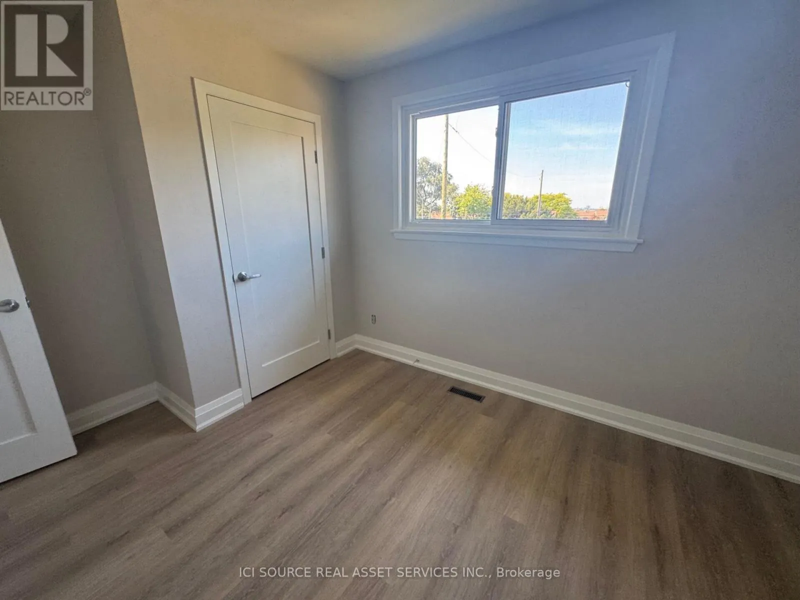 UPPER - 34 RITA DRIVE