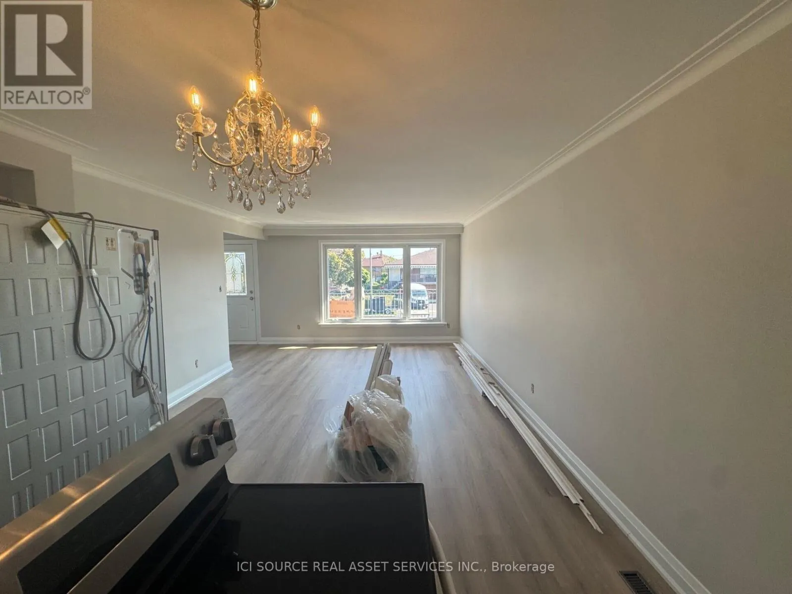UPPER - 34 RITA DRIVE