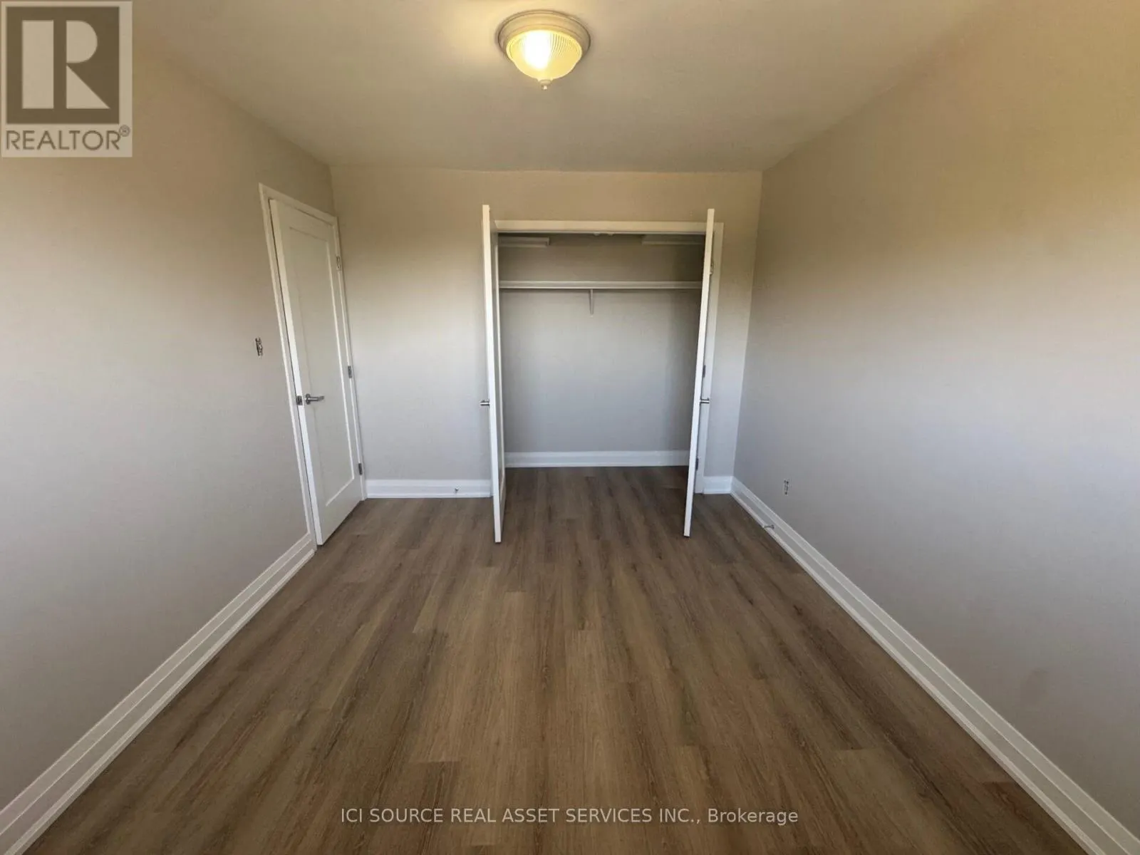 UPPER - 34 RITA DRIVE