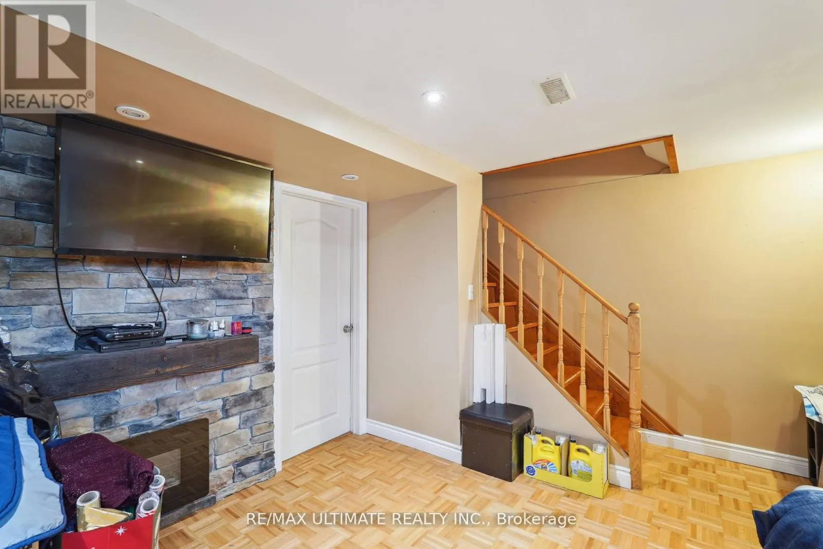 2168 ST. CLAIR AVENUE W