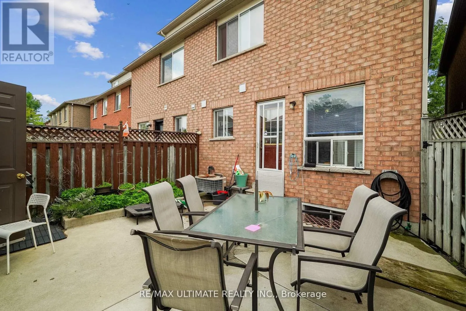 2168 ST. CLAIR AVENUE W