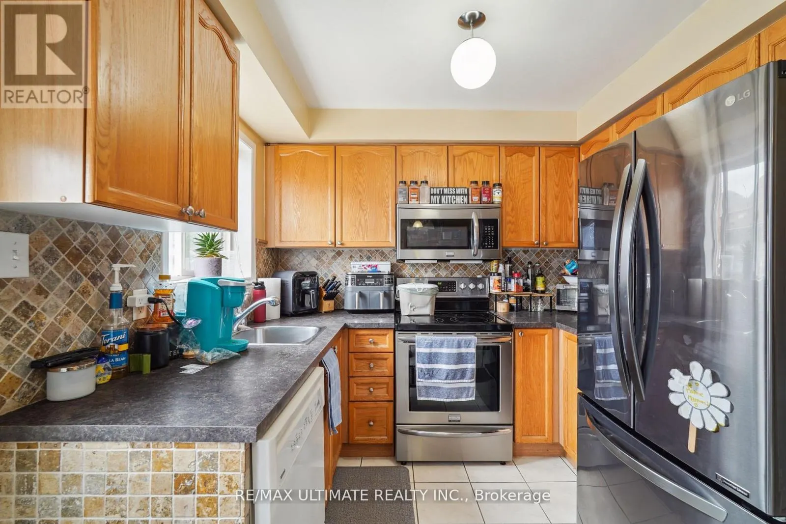 2168 ST. CLAIR AVENUE W