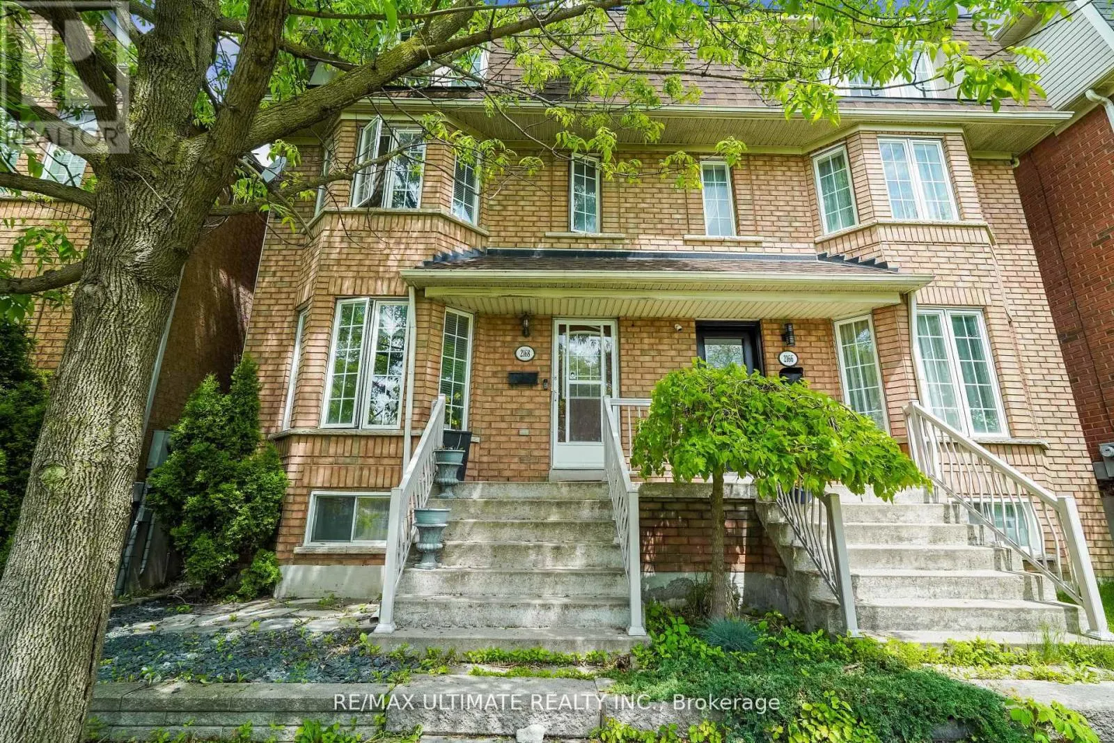 2168 ST. CLAIR AVENUE W