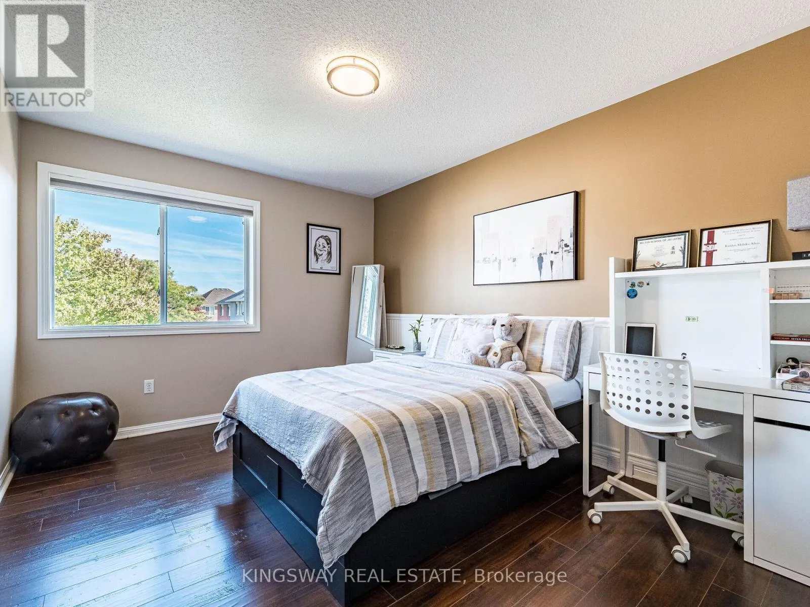 539 CAVERHILL CRESCENT