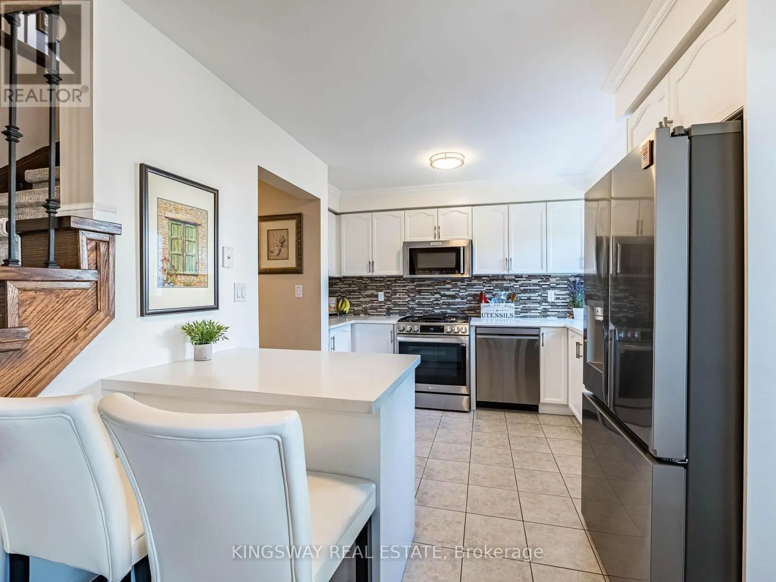 539 CAVERHILL CRESCENT
