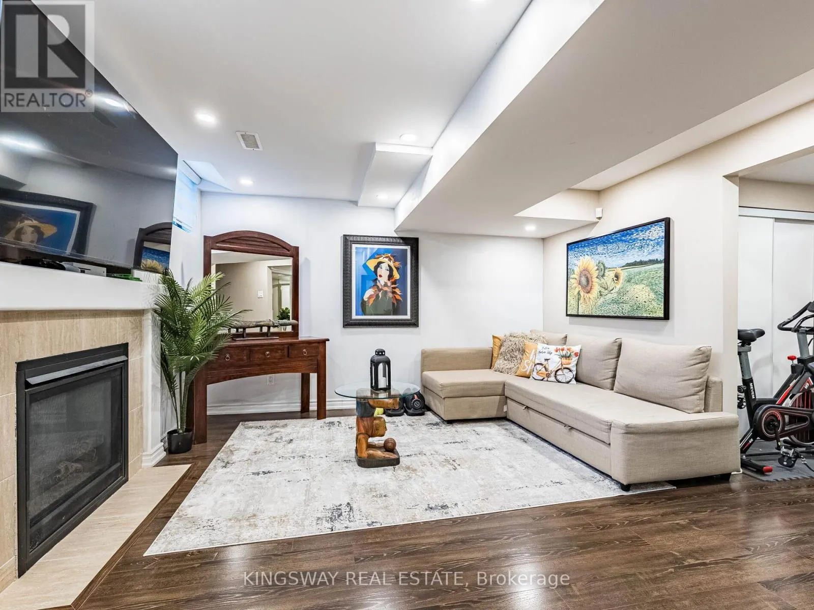 539 CAVERHILL CRESCENT