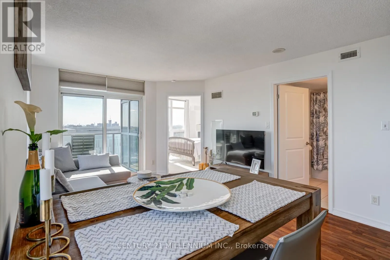 1505 - 9 GEORGE STREET N