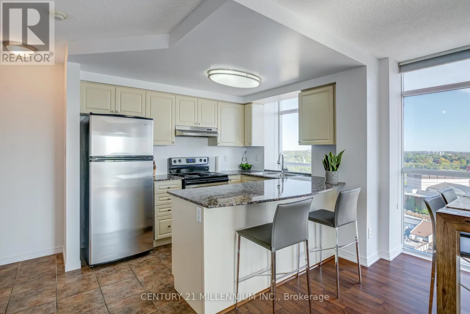 1505 - 9 GEORGE STREET N