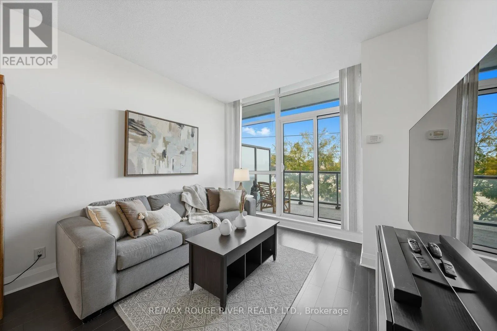 213 - 1185 THE QUEENSWAY AVENUE