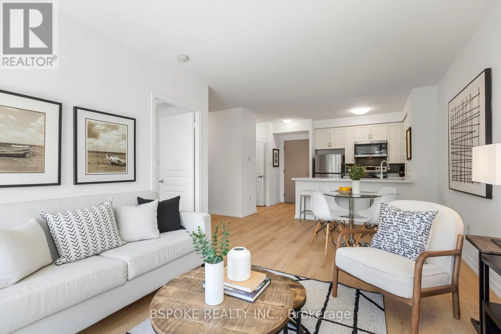 320 - 2495 DUNDAS STREET W