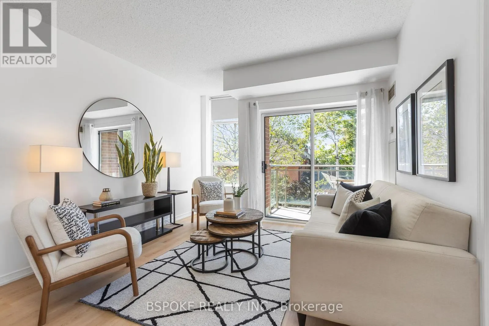 320 - 2495 DUNDAS STREET W