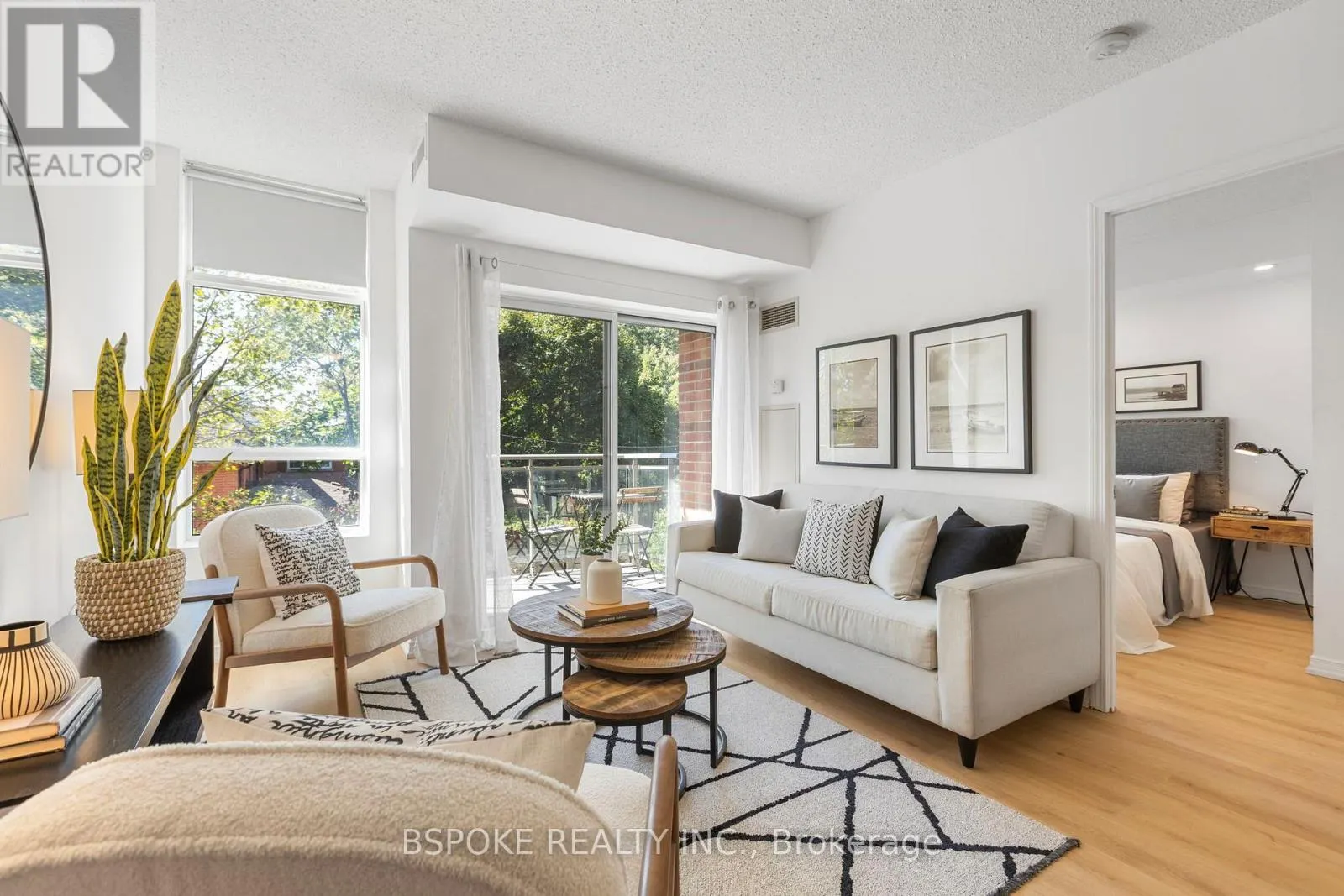 320 - 2495 DUNDAS STREET W