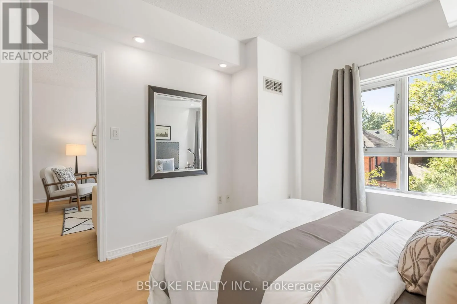 320 - 2495 DUNDAS STREET W