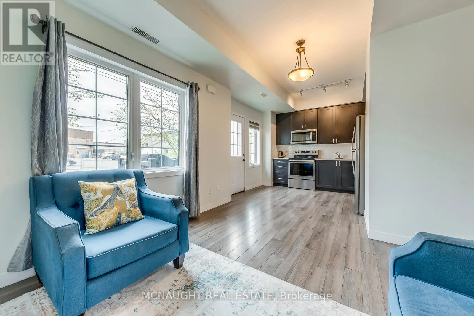 2 - 9 FORBES AVENUE