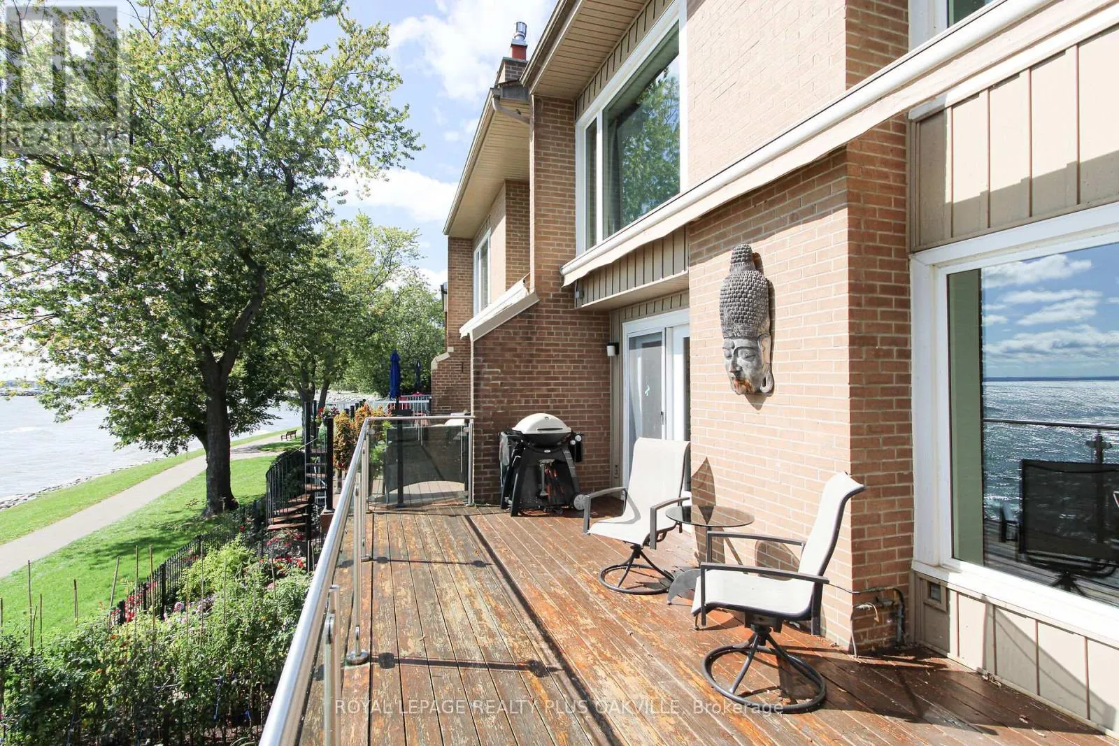 2060 WATER'S EDGE DRIVE