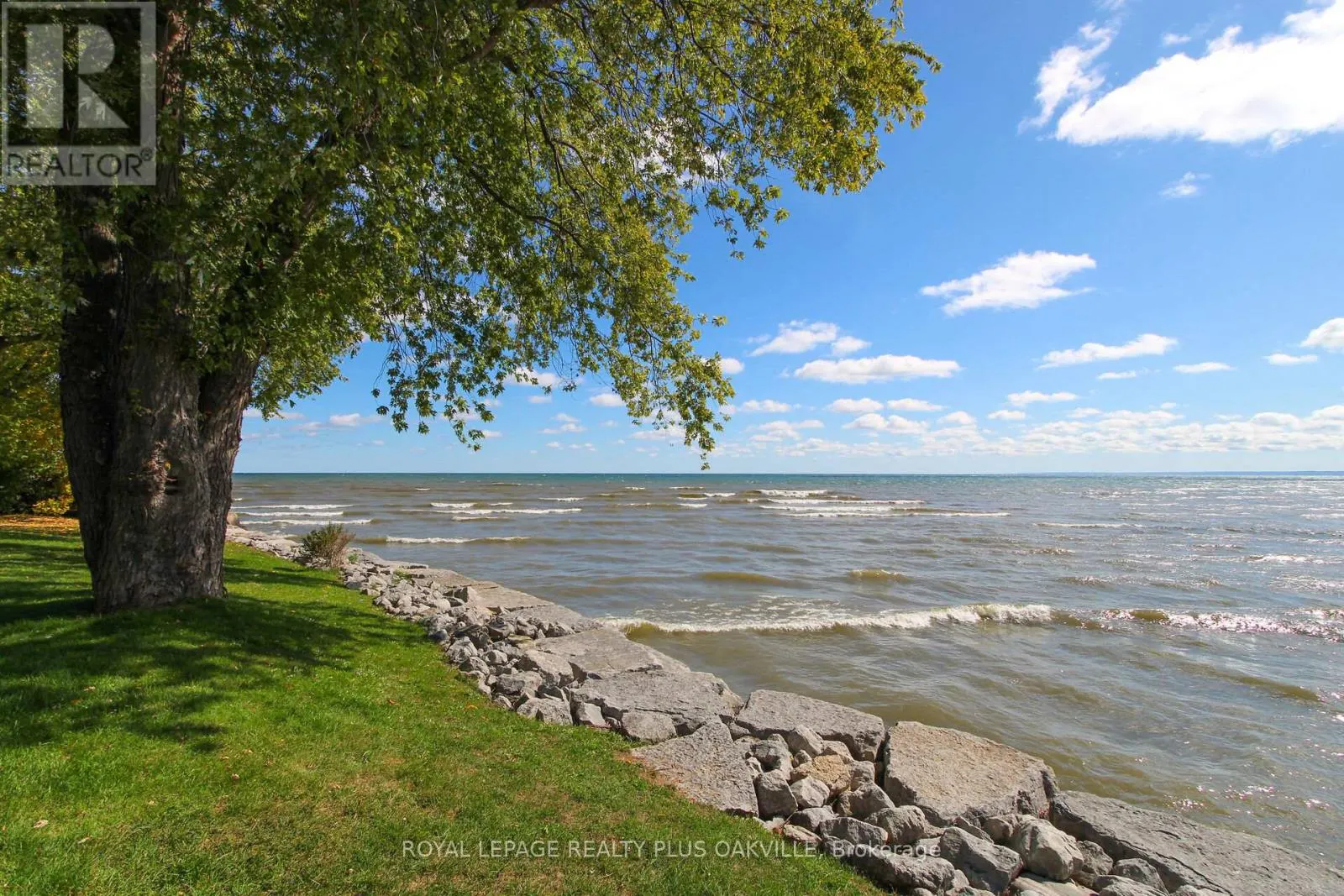 2060 WATER'S EDGE DRIVE