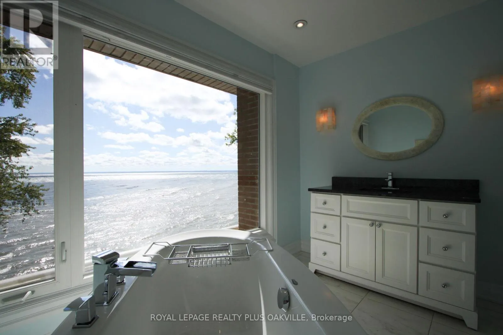 2060 WATER'S EDGE DRIVE