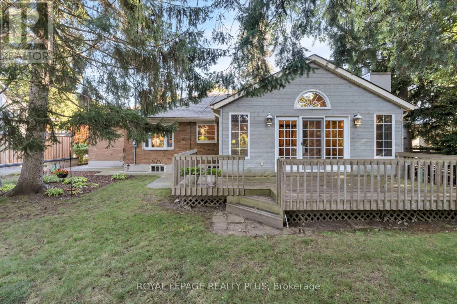 935 HEDGE DRIVE