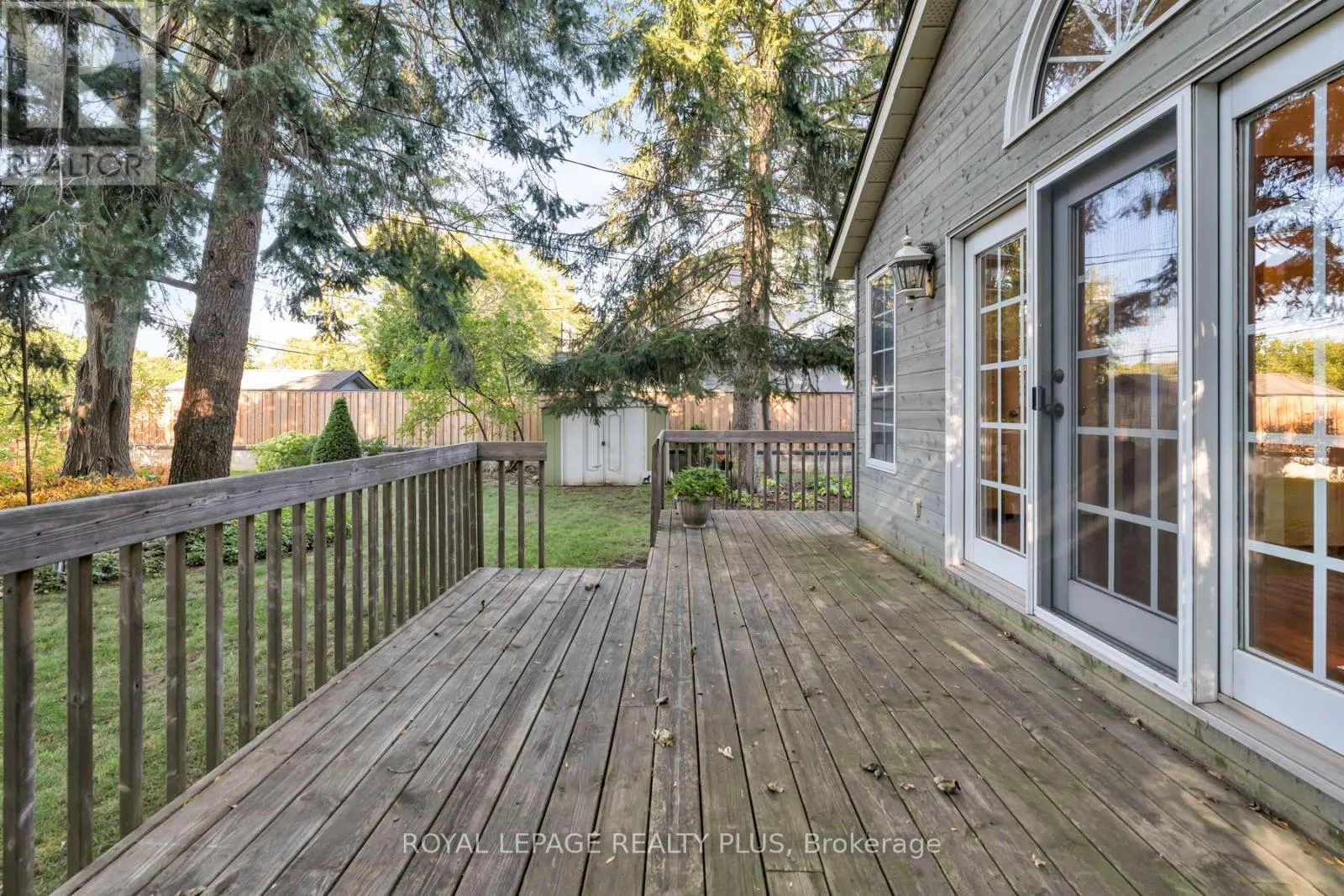 935 HEDGE DRIVE