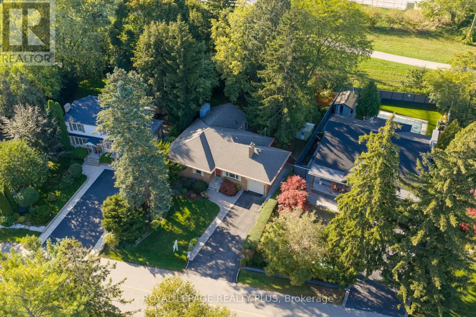 935 HEDGE DRIVE