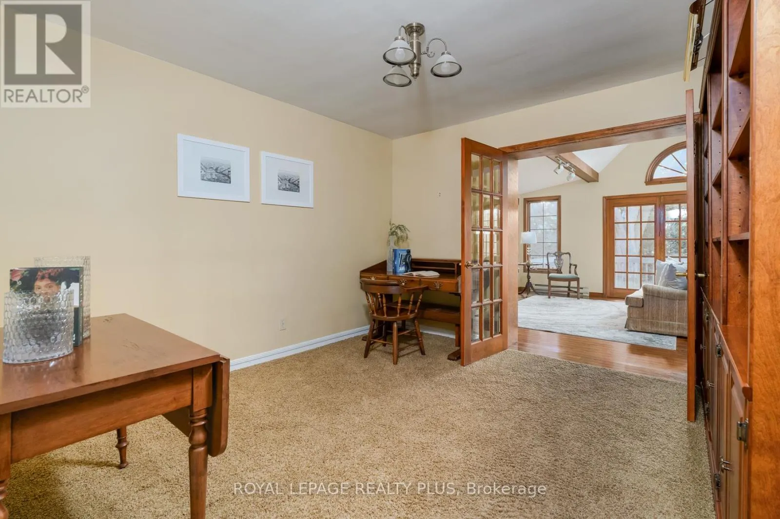 935 HEDGE DRIVE