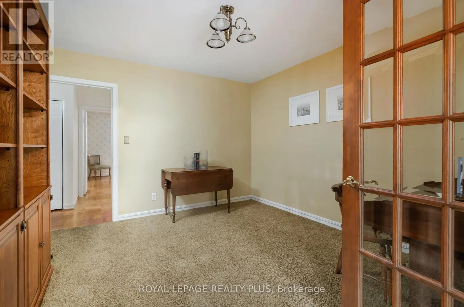 935 HEDGE DRIVE