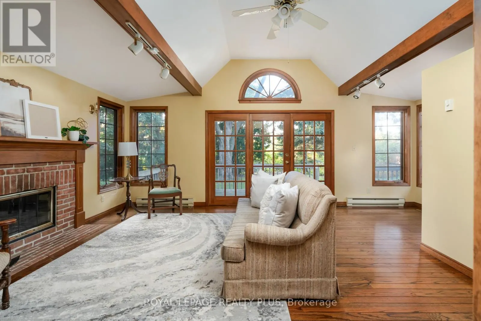 935 HEDGE DRIVE