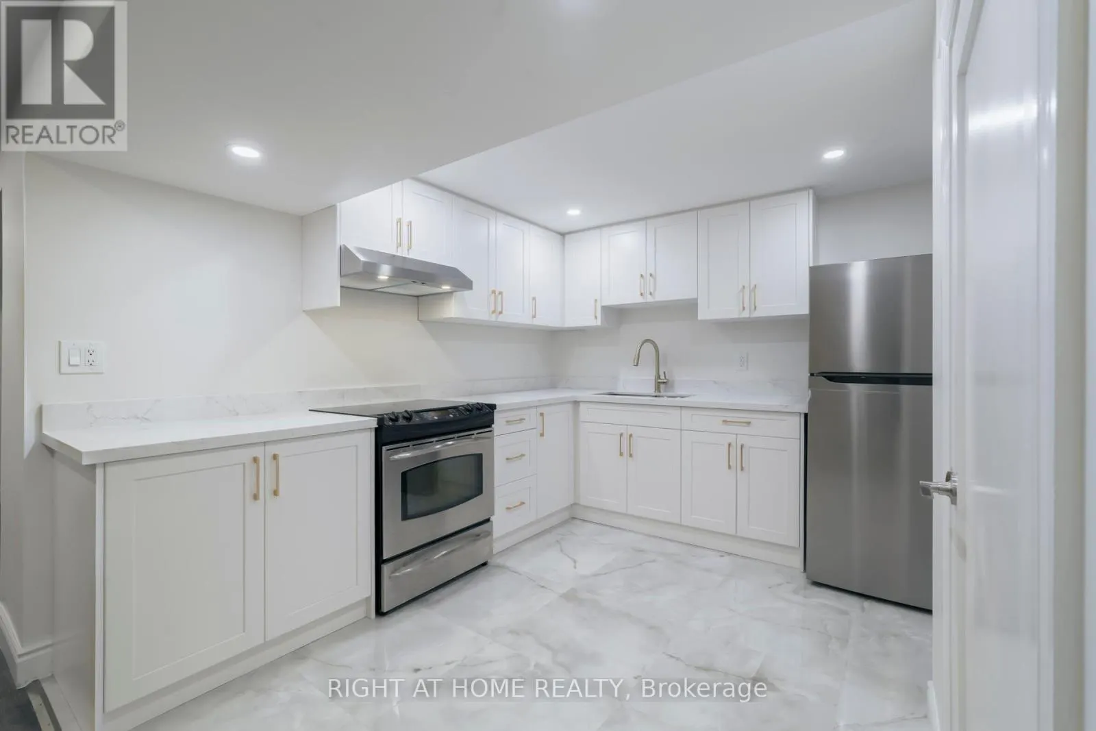 LOWER - 2668 HOLLINGTON CRESCENT