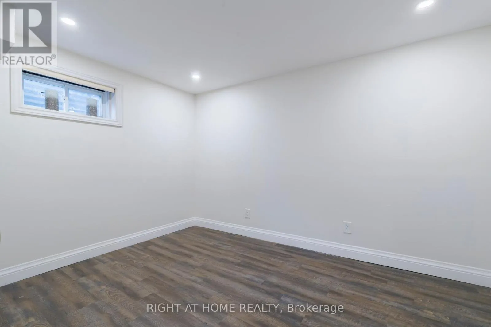 LOWER - 2668 HOLLINGTON CRESCENT