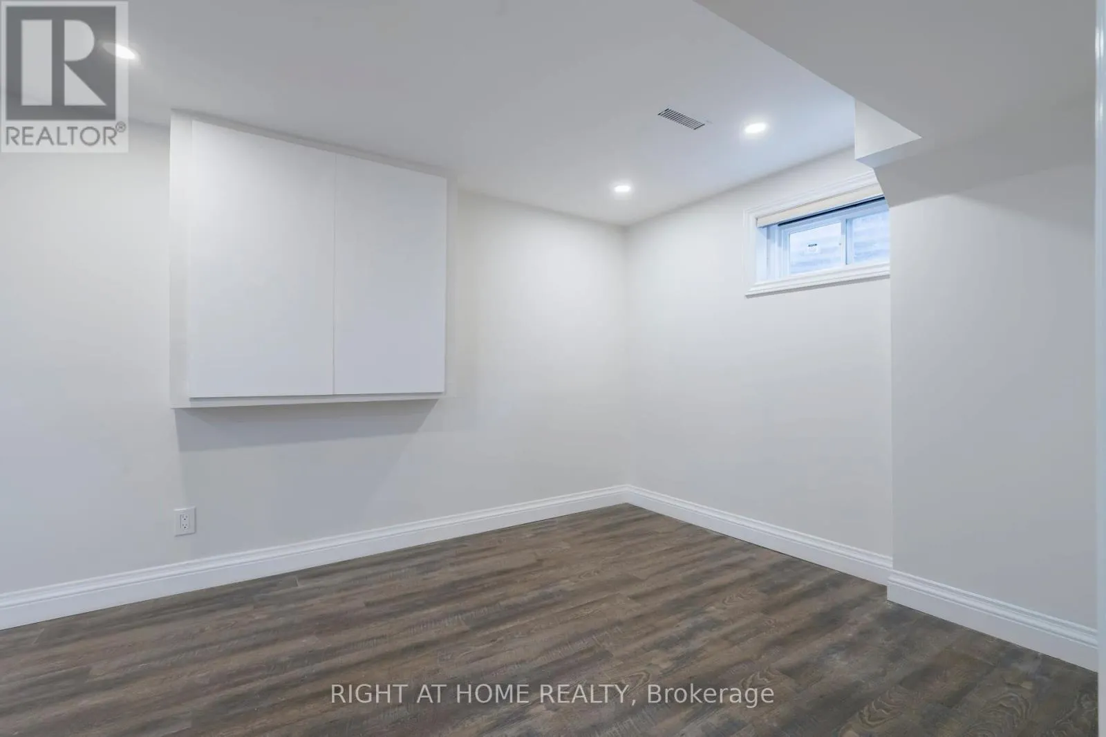 LOWER - 2668 HOLLINGTON CRESCENT