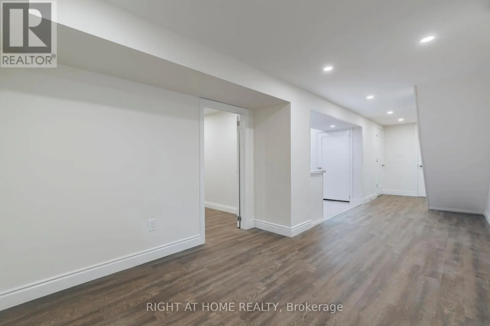 LOWER - 2668 HOLLINGTON CRESCENT