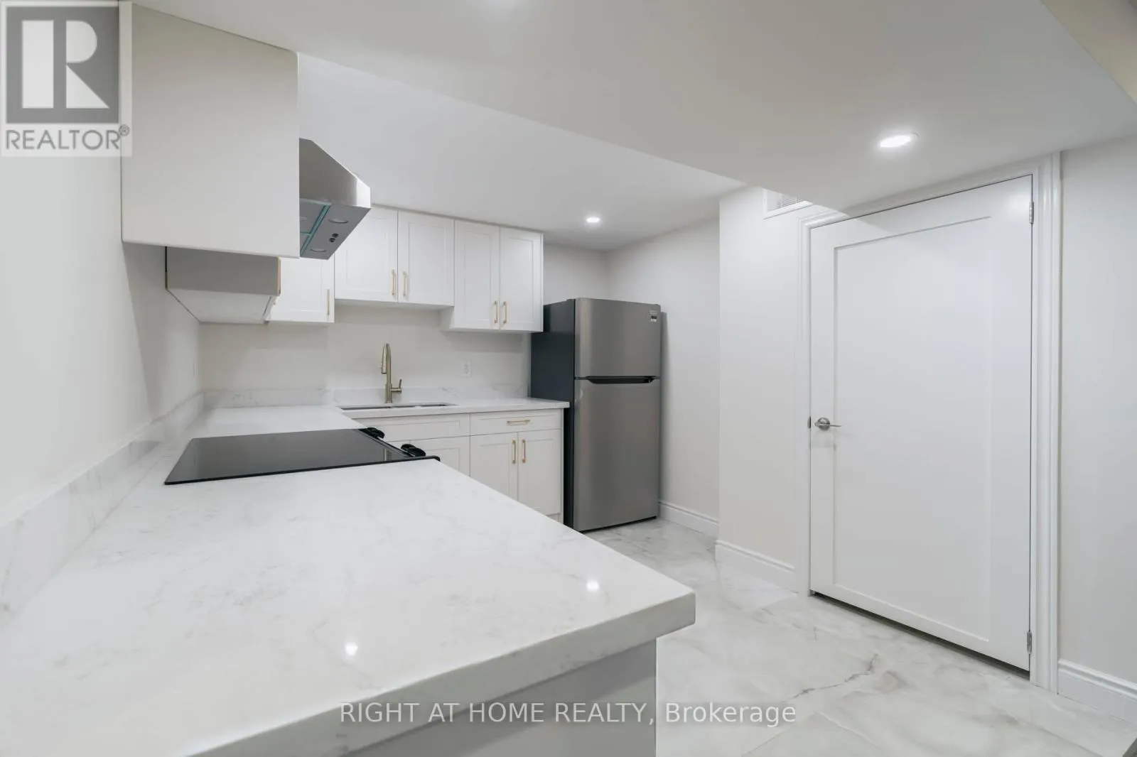 LOWER - 2668 HOLLINGTON CRESCENT