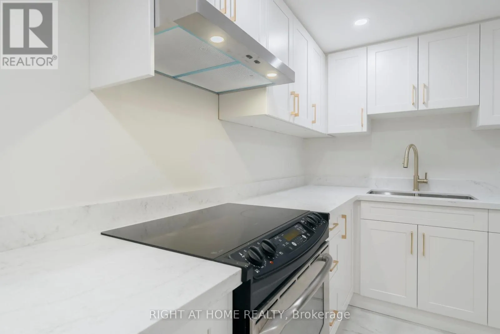LOWER - 2668 HOLLINGTON CRESCENT