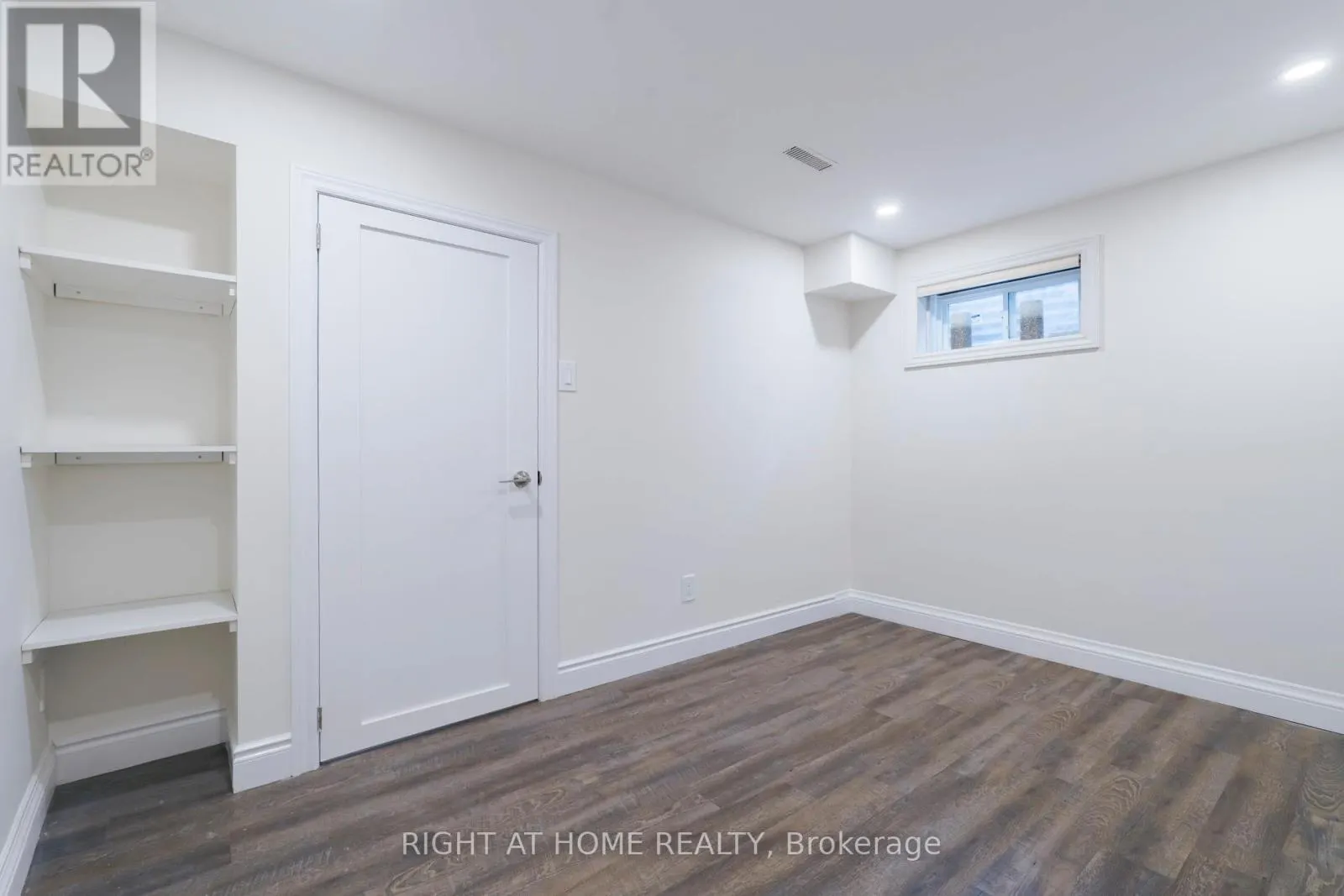 LOWER - 2668 HOLLINGTON CRESCENT
