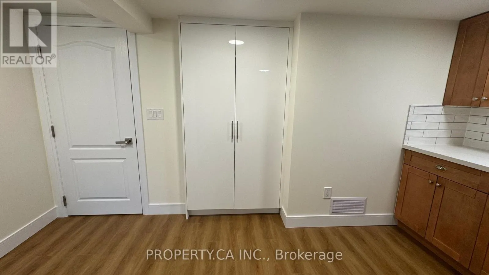 LOWER 2 - 60 LIGHTWOOD DRIVE