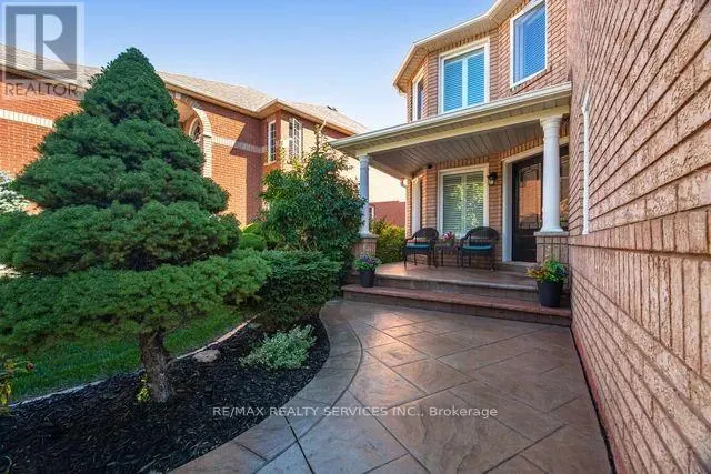 8 BARNES COURT