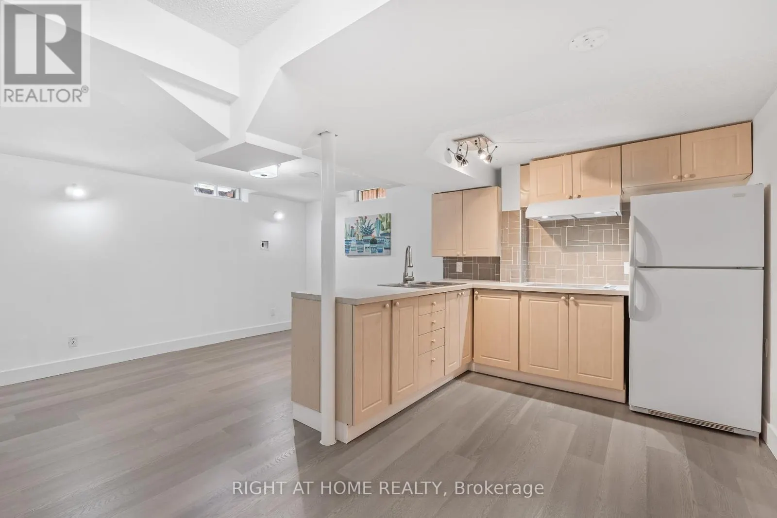 55 COWAN ROAD N