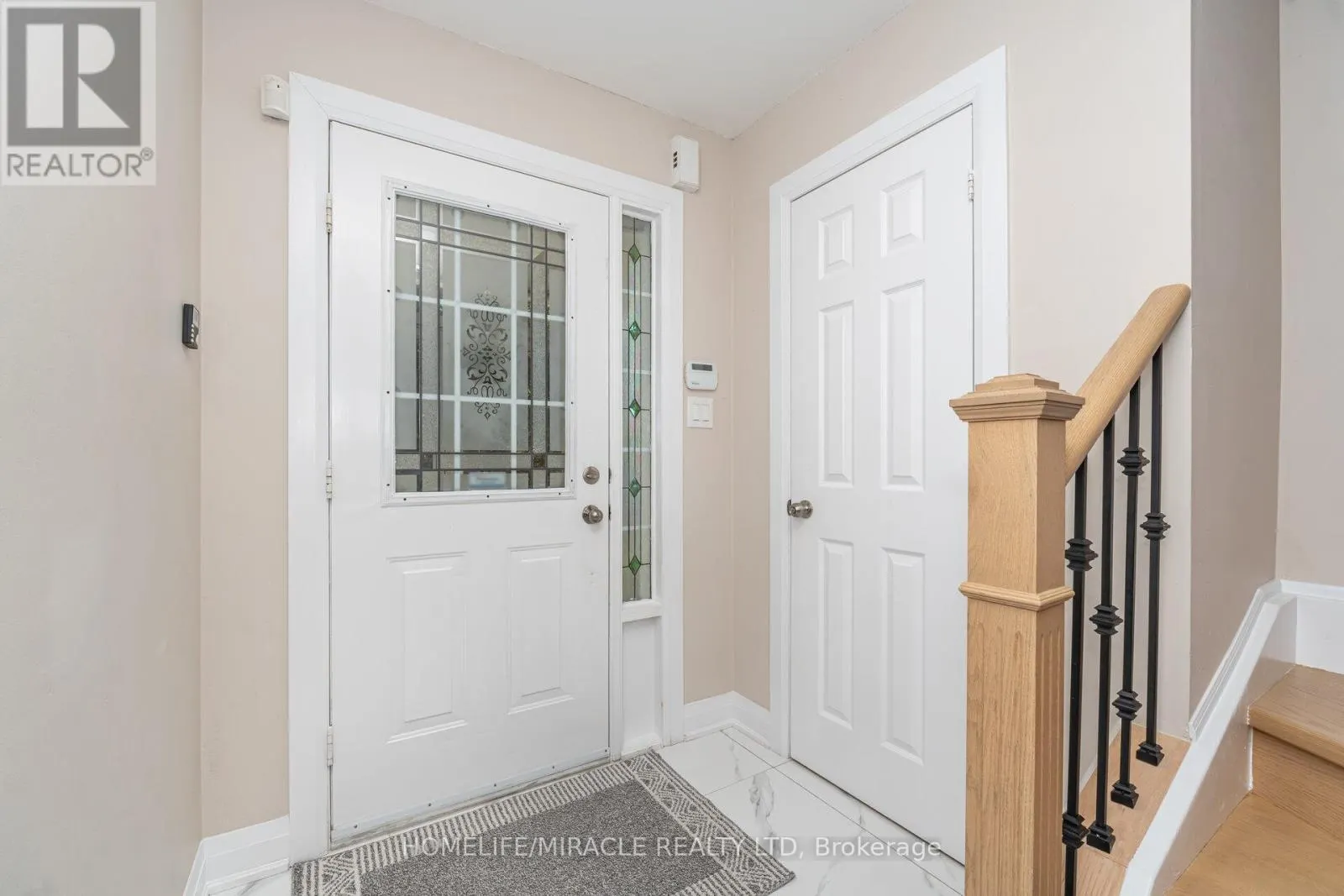 8 TWIN PINES CRESCENT