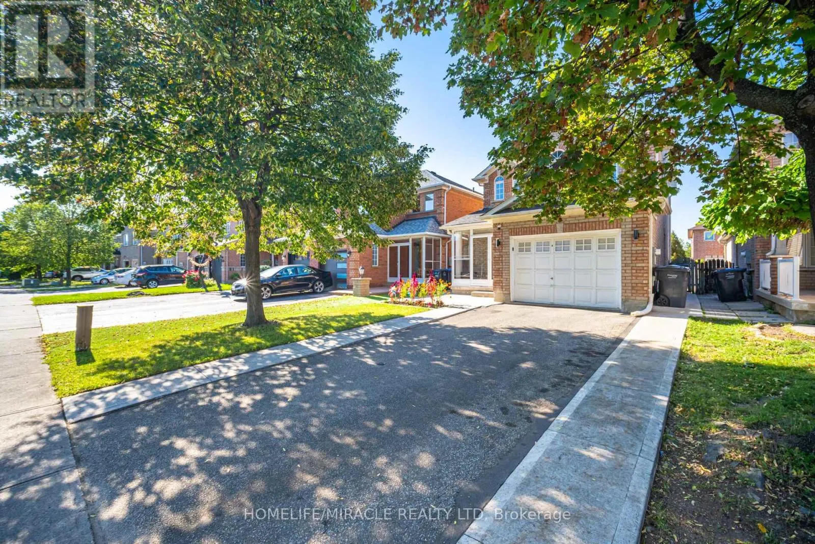 8 TWIN PINES CRESCENT