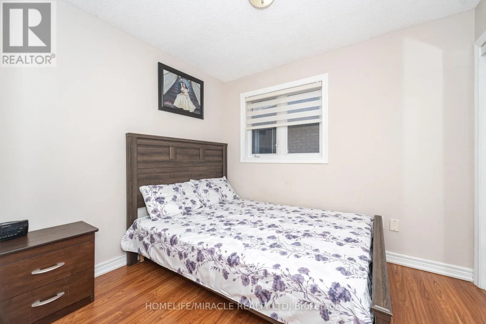 8 TWIN PINES CRESCENT