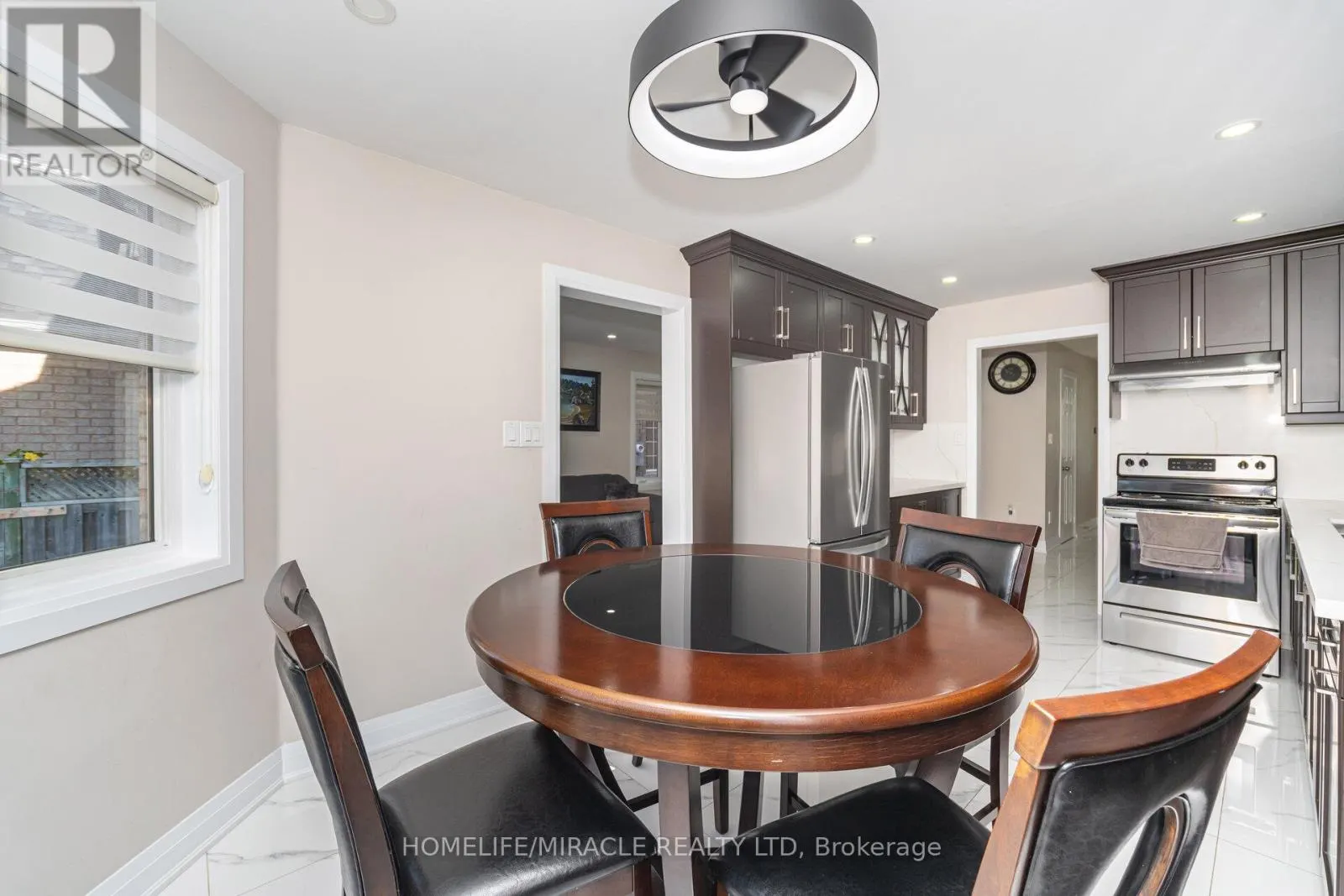 8 TWIN PINES CRESCENT